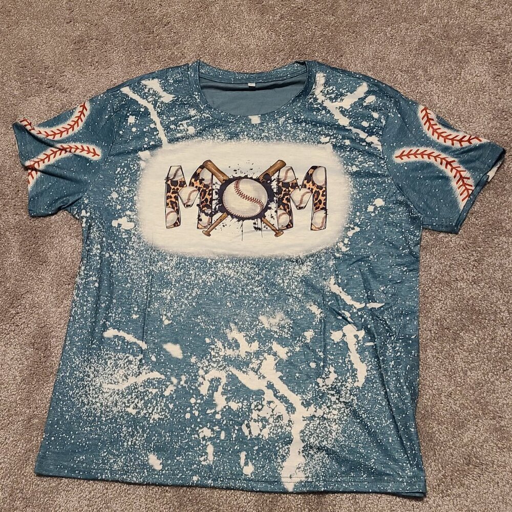 🥵 NWOT  Baseball "MOM" tshirt
